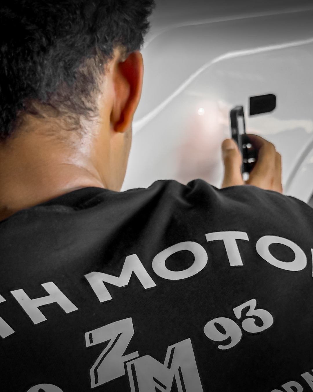 Hasil akhir pengecatan dan poles bodi mobil Honda yang memancarkan kilau wet look sempurna di Zenith Motor.