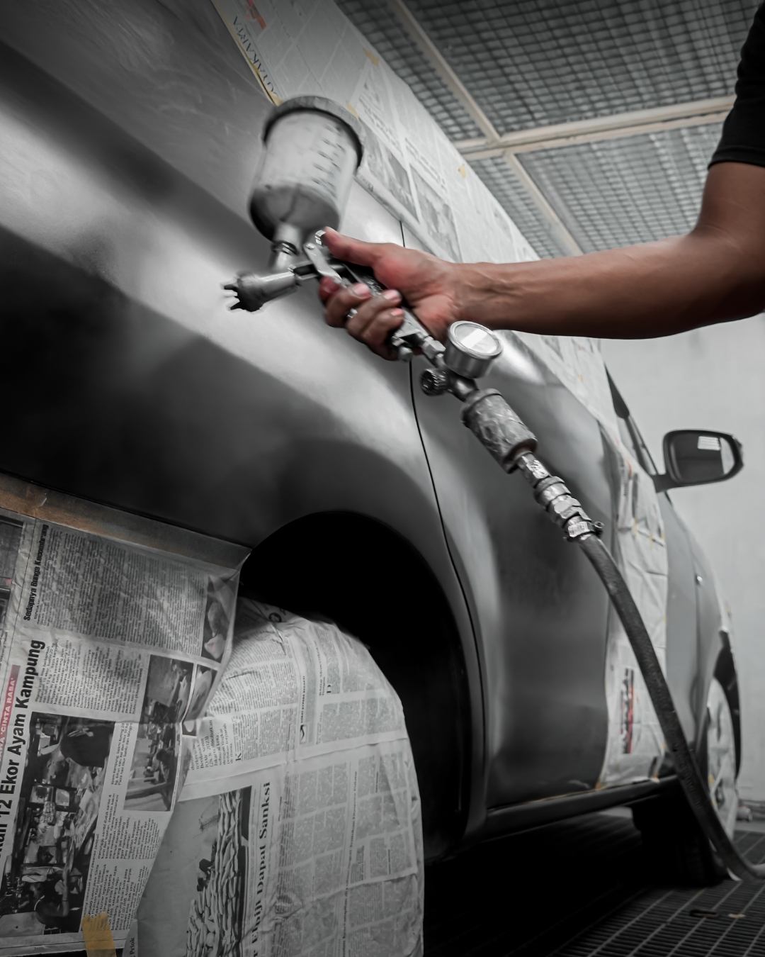 Pengecatan bodi Mitsubishi Pajero menggunakan fasilitas cat oven premium untuk hasil anti-belang.